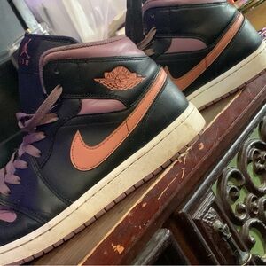 Air Jordan 1s mid SE Black and Pink